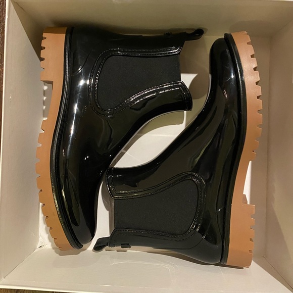 NWT Vince Risa Black Gum Chelsea Boots - Picture 7 of 10